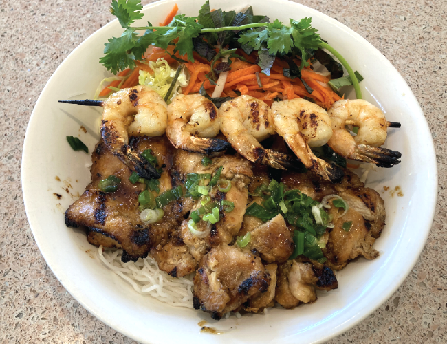 97) Marinated Prawns & Grilled Chicken Vermicelli